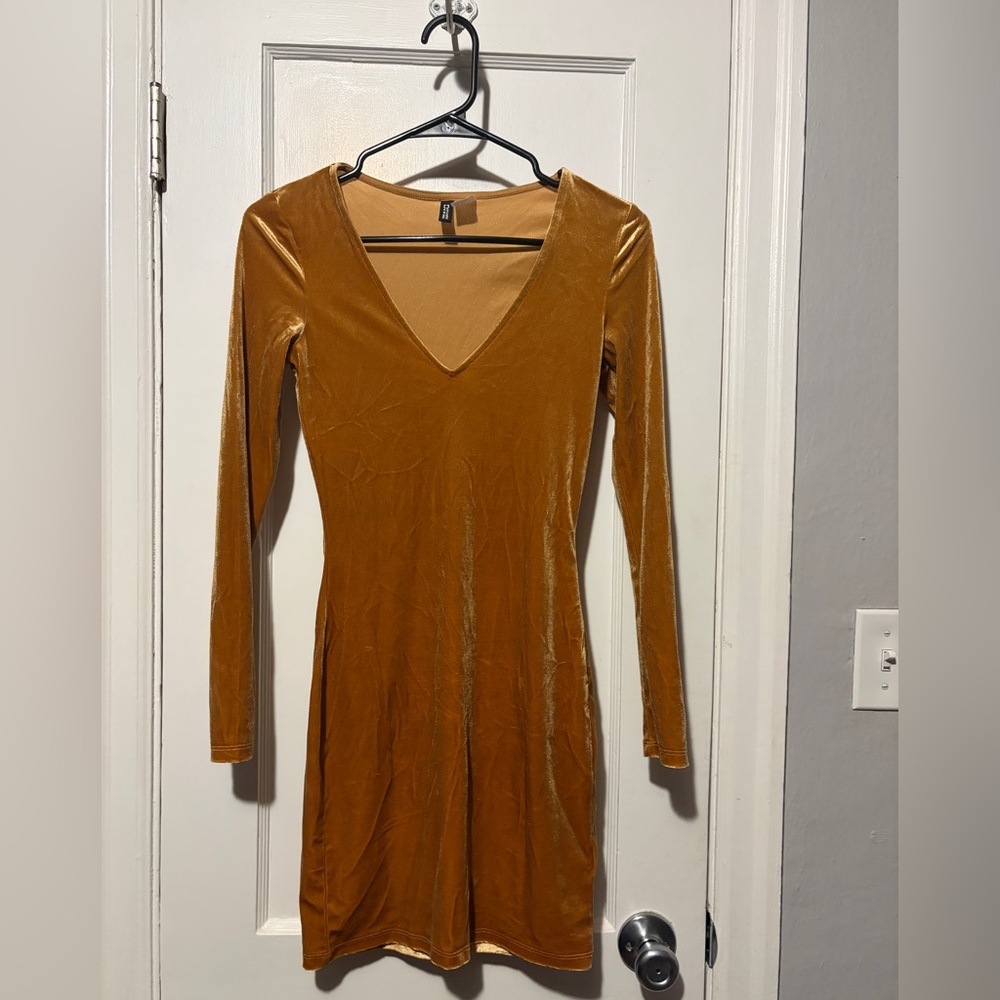 H&M Gold Yellow Size 2 Long Sleeve Velvet Party Dress